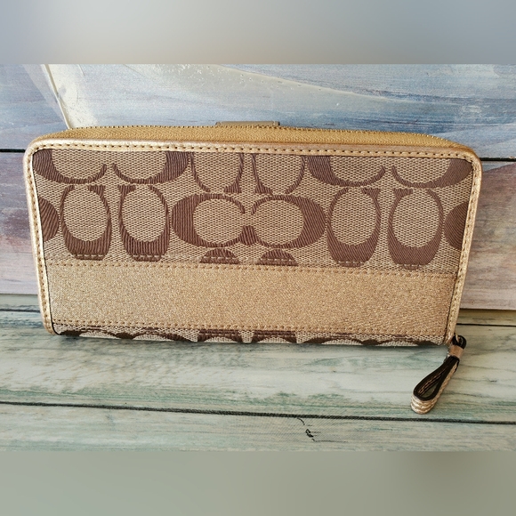 COACH Signature Stripe Full Zip Wallet Khaki/Gold Metallic F42628 - Picture 2 of 12